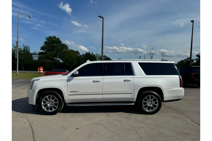 2017 GMC Yukon XL 4WD 4dr Den image 4