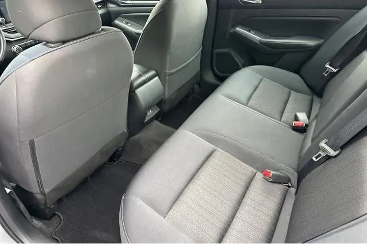 $17498 : Nissan Altima 2022 2.5 SV 4d image 7