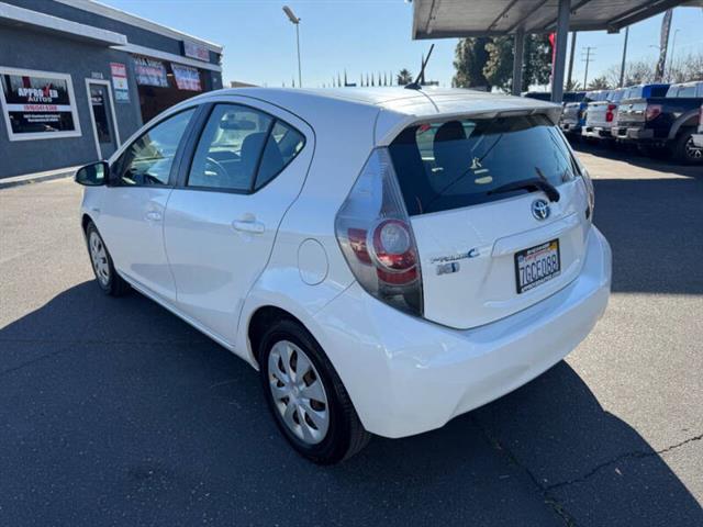 $9998 : 2012 Prius c Two image 6