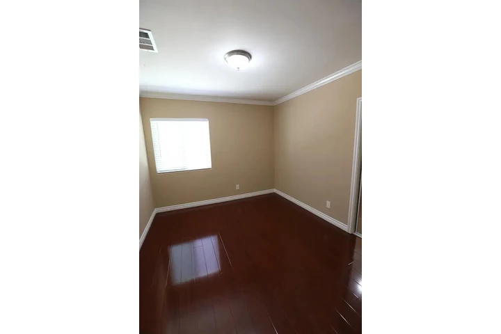 $800 : Beautiful Home...Los Angeles image 3