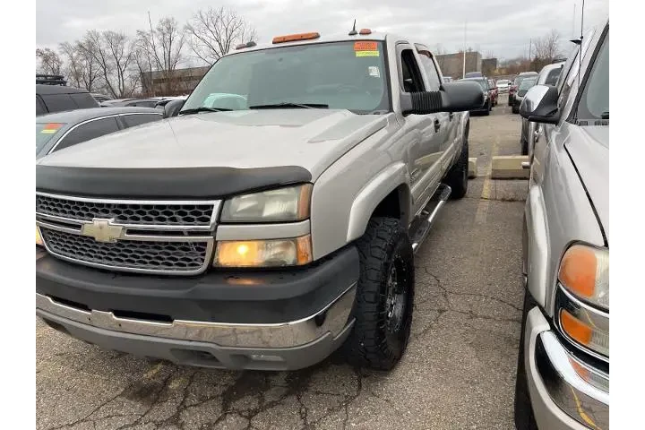 $13500 : Chevrolet Silverado 2500HD 2 image 4