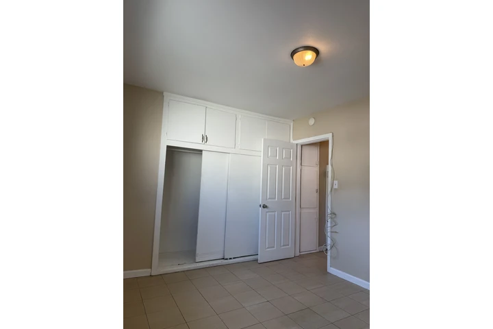$2450 : Casa en Paramount  2Recamaras image 8