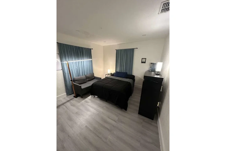 $950 : Se Renta Habitación image 1