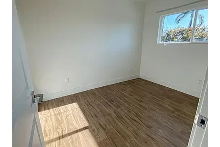 $1100 : Calabasas Unidad imprescindibl image 1