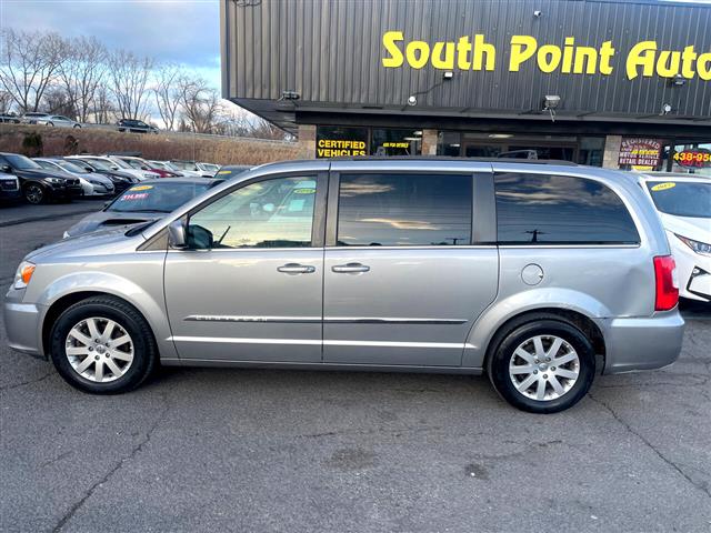 $9900 : 2014 Town & Country image 4