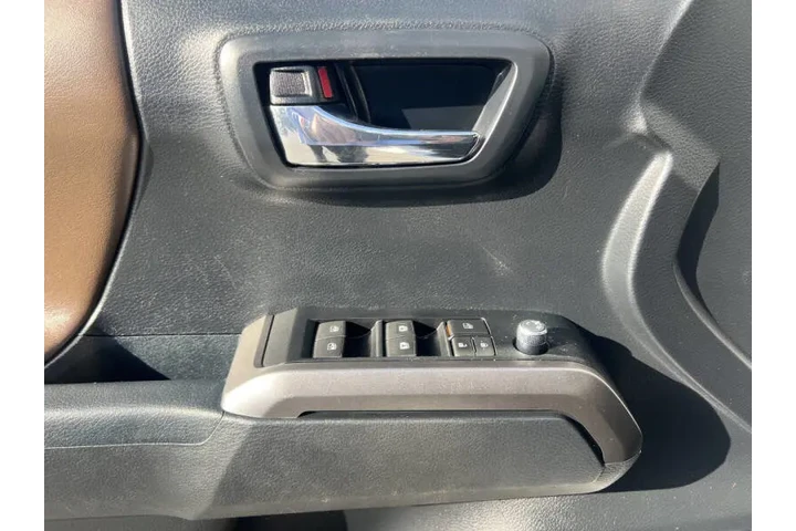 $25200 : 2018 Tacoma Limited image 10