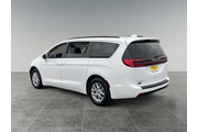 $29635 : Chrysler Pacifica 2022 Touri thumbnail
