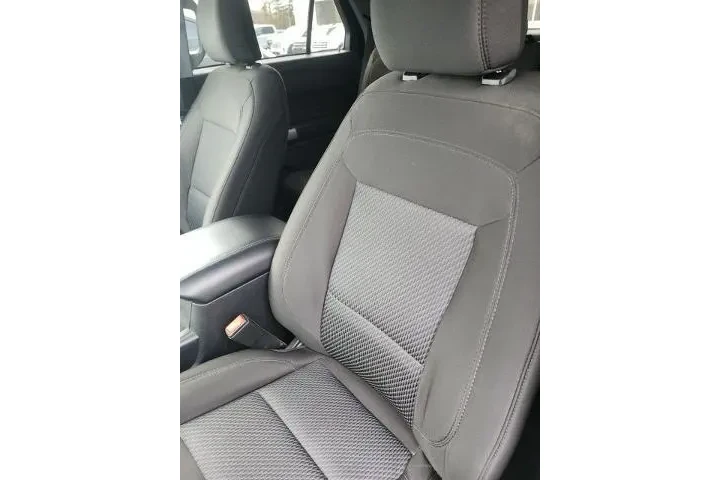 $28064 : Ford Explorer 2023 AWD XLT 4 image 9