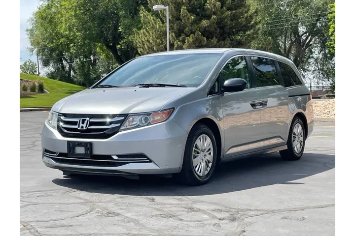 $9400 : 2017 Odyssey LX image 3