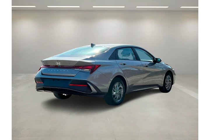 $18989 : Hyundai ELANTRA 2024 SEL 4dr image 6