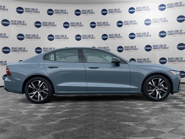 $50325 : PRE-OWNED 2024 VOLVO S60 B5 P image 6