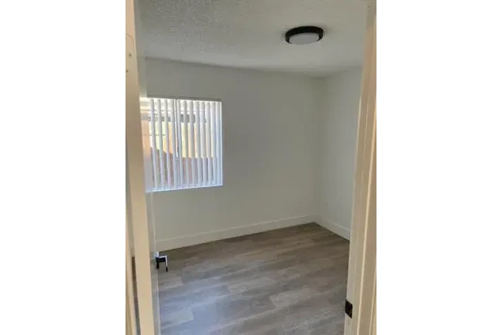 $1550 : Fontana 4 & 2 BEDROOMS image 4