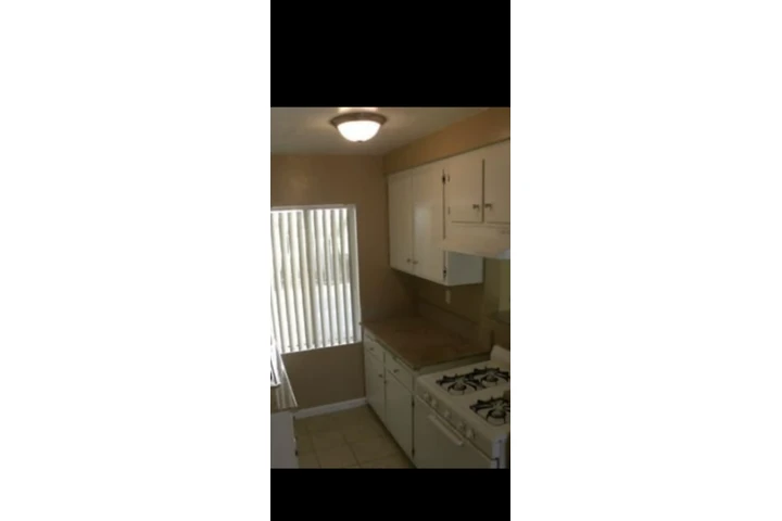$1000 : RENTO HABITACION NORWALK CA image 4