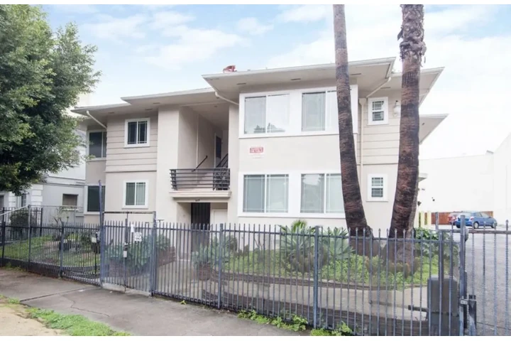 $1950 : 2 Bed Apt with parking in LA image 1