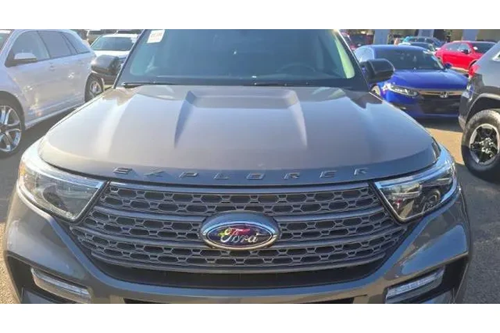 $35950 : Ford Explorer 2023 AWD XLT 4 image 2