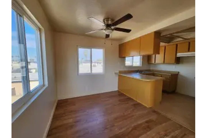 APT📍14503 S. Berendo Ave image 4