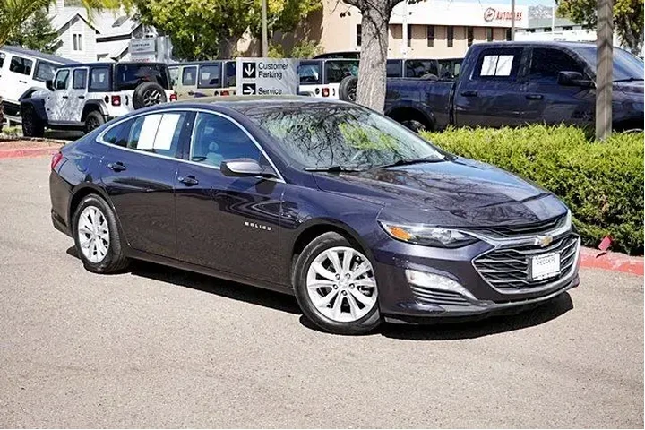 $14250 : Chevrolet Malibu 2023 LT 4dr image 3