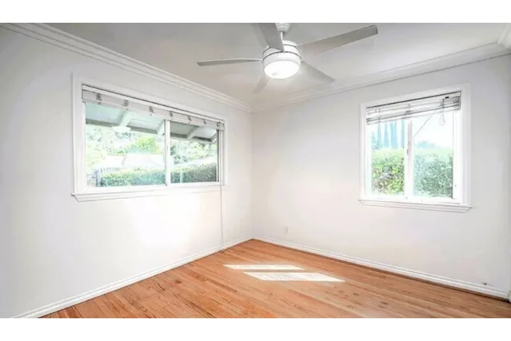 $2430 : Beautiful House in  West Adams image 5