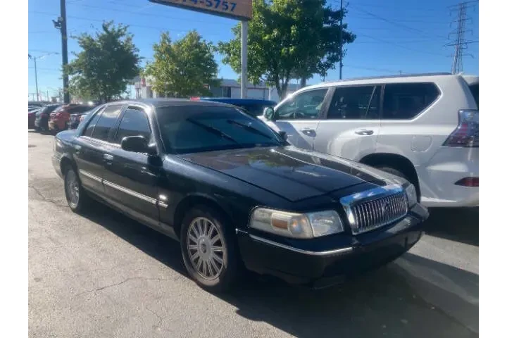 $6900 : 2011 Grand Marquis image 5