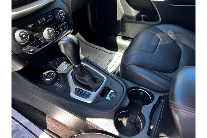 $19900 : Jeep Cherokee 2018 4x4 Trail image 10