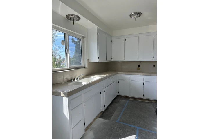 Pintor de gabinetes y carpinte image 7