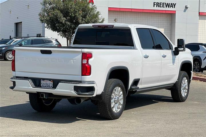 $57998 : Silverado 2500HD High Country image 5