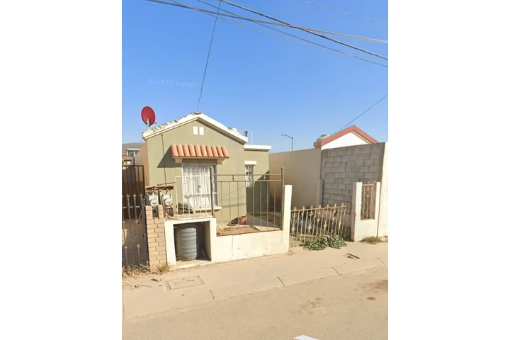 $490000 : BONITAS CASAS DE REMATE EN ENS image 2