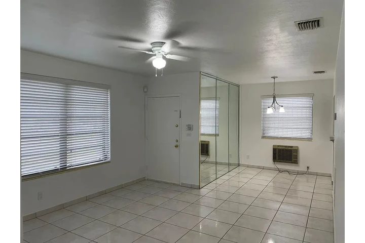 $800 : Beautiful Home...Hialeah, FL image 2