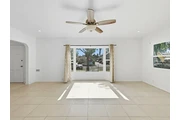 $900 : This spacious front home ! thumbnail