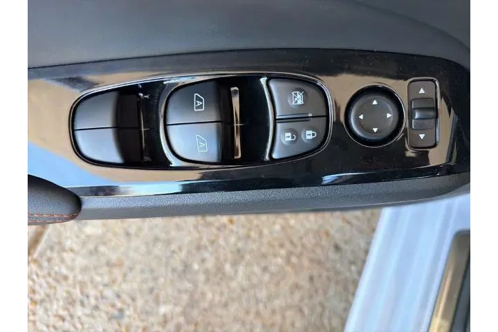 $23166 : Nissan Altima 2025 2.5 SR 4d image 8