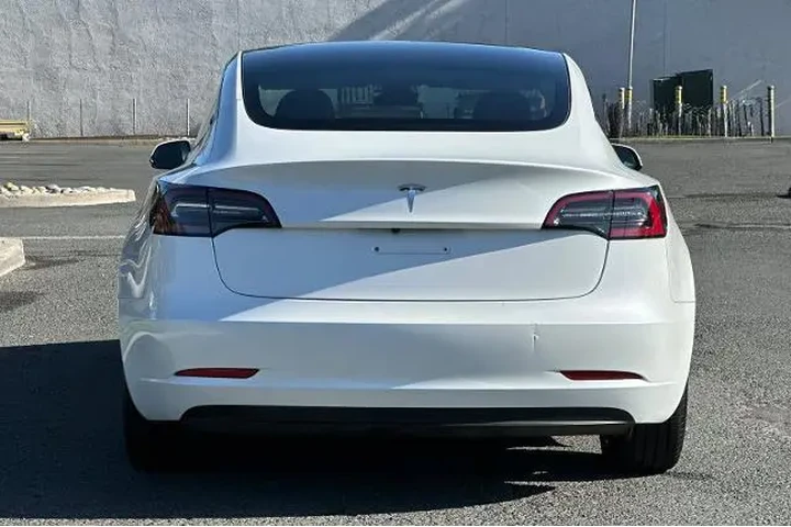 $25990 : Tesla Model 3 2023 4dr Sedan image 4