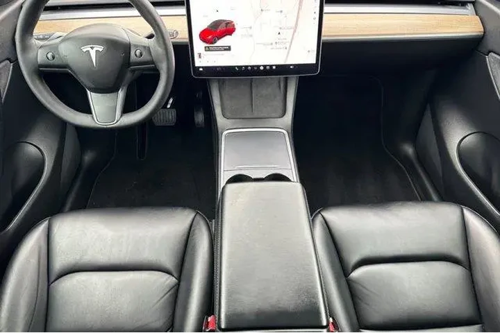 $27900 : Tesla Model Y 2021 AWD Long image 6