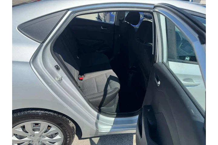 $6980 : 2018 Accent SE Sedan Manual image 9