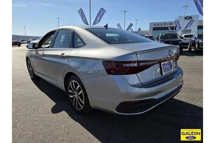 $20731 : Volkswagen Jetta 2025 SE 4dr image 5