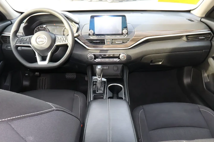 $18588 : 2023 Altima 2.5 SV image 10