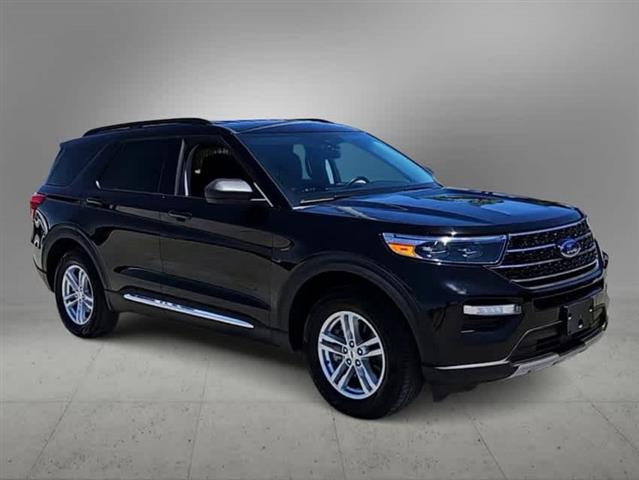 $29955 : Pre-Owned 2021 Ford Explorer image 2