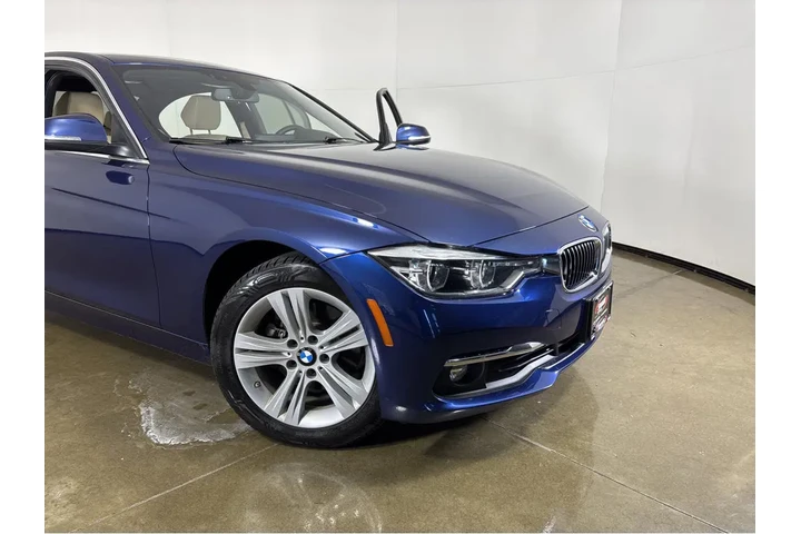 $17899 : 2018 3 Series 330i xDrive image 7