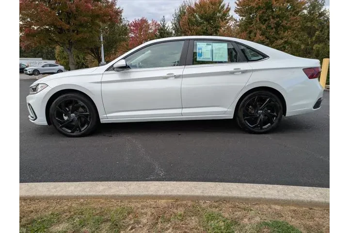 $22395 : Volkswagen Jetta 2025 SE 4dr image 2