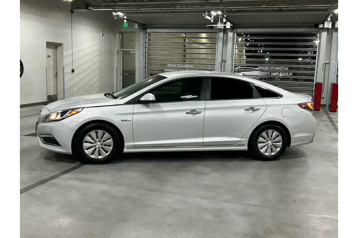 $11882 : Hyundai SONATA Hybrid 2016 S image 2