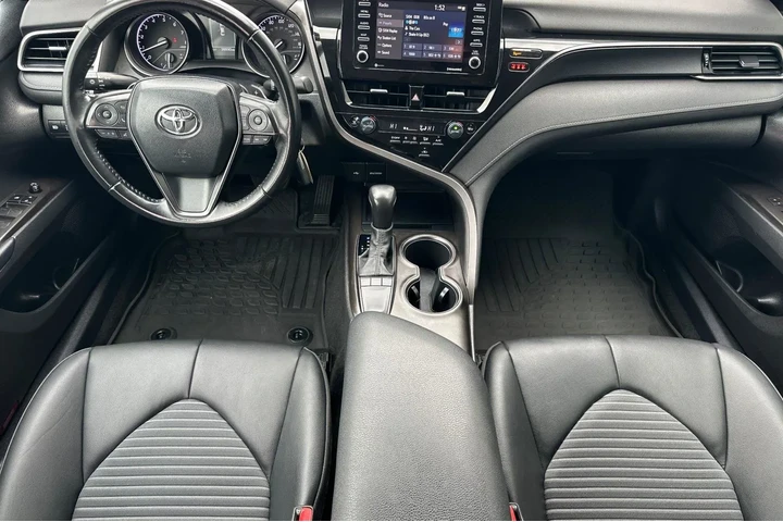 $24000 : Toyota Camry 2022 SE Nightsh image 6