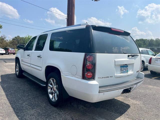 $7999 : 2007 GMC Yukon XL Denali image 8