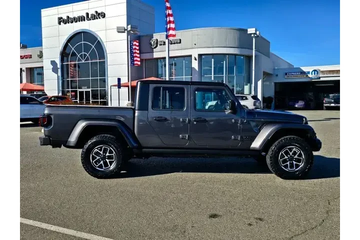 $35900 : Jeep Gladiator 2023 4x4 Spor image 7