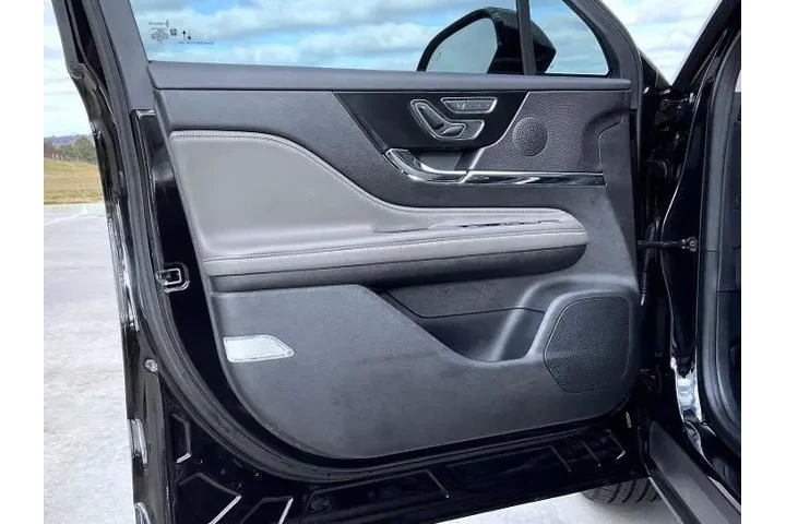 $36991 : Lincoln Corsair 2024 AWD Pre image 9