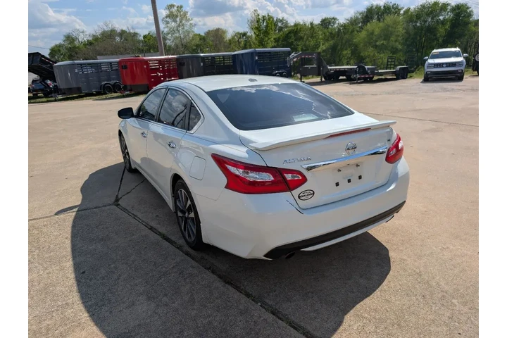 2016 Altima image 8