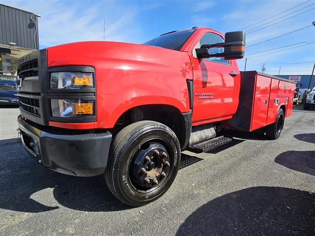 $36995 : 2019 Silverado Medium Duty image 3