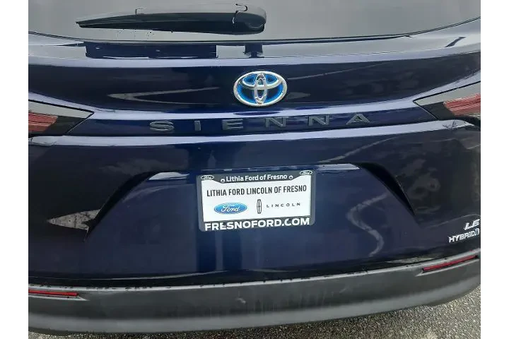 $37500 : Toyota Sienna 2024 LE 8-Pass image 8