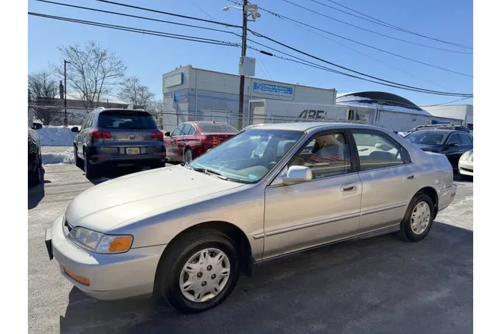 $3699 : 1996 Accord 25th Anniversary image 7