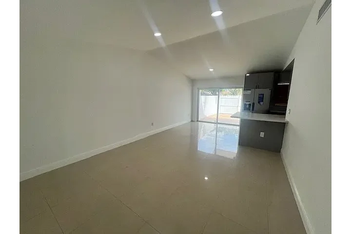 $1000 : Amazing 3 bedroom, 2 bathroom image 5