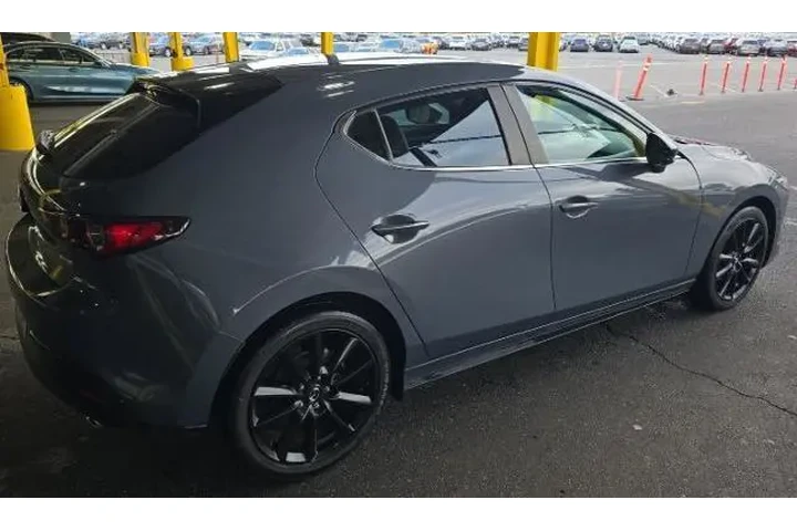 $23400 : Mazda Mazda3 Hatchback 2023 image 2