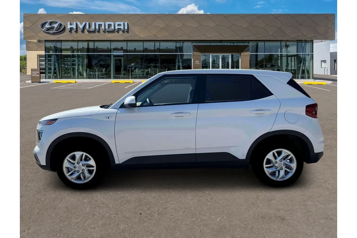 $20995 : Hyundai VENUE 2026 SE 4dr Cr image 3
